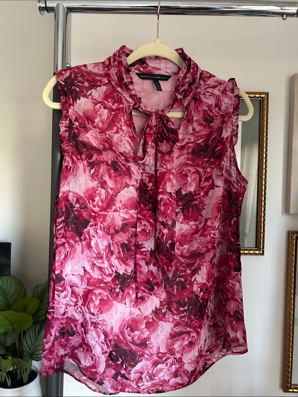White House Black market 10 Floral Pink Sleeveless valentines tie neck Blouse